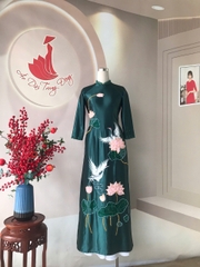 Áo dài chất Satin cao cấp kết hoa sen, thêu 2 chim màu xanh rêu/Áo dài Trung Đồng