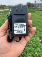 Sạc 1S 2A dùng cho pin máy bắn cốt, máy cân bằng laze ,có đèn báo và tự ngắt khi đầy.