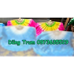 Quạt múa biểu diễn nan tre vải lụa phun kim tuyến phối màu cực đẹp