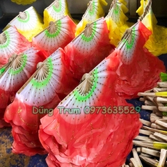 Quạt múa biểu diễn nan tre vải lụa phun kim tuyến phối màu cực đẹp