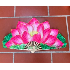 Quạt múa hoa sen viền phủ kim tuyến siêu đẹp