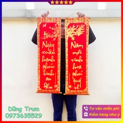 Câu đối đỏ chất nhung trang trí Tết cực ý nghĩa (Ngày Xuân Hạnh Phúc Bình An Đến - Năm Mới Vinh Hoa Phú Quý Về)