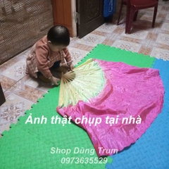 Quạt múa văn nghệ tua rộng 2 mặt 2 màu chất liệu nan tre vải lụa mềm mại