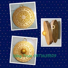 Chiêng đồng dân tộc biểu diễn chất liệu gỗ phủ kim tuyến cực đẹp