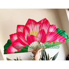 Quạt múa hoa sen viền phủ kim tuyến siêu đẹp