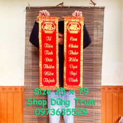 Câu đối Tết chất nhung trang trí Tết cực ý nghĩa 25x79cm (Tổ Tiên Công Đức Muôn Đời Thịnh - Con Cháu Thảo Hiền Vạn Đại Vinh)