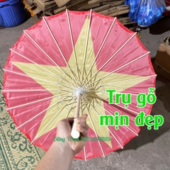 Ô múa Việt Nam Cờ Đỏ Sao Vàng biểu diễn trang trí chất liệu trụ gỗ chắc chắn