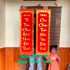 Cặp câu đối đỏ chất nhung chữ vàng trang trí Tết 35x97cm (Tổ Tiên Công Đức Muôn Đời Thịnh - Con Cháu Thảo Hiền Vạn Đại Vinh)