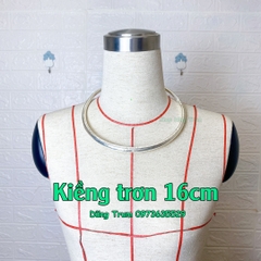 Kiềng bạc trơn chụp ảnh áo dài, vòng kiềng cổ dân tộc biểu diễn