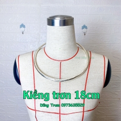 Kiềng bạc trơn chụp ảnh áo dài, vòng kiềng cổ dân tộc biểu diễn