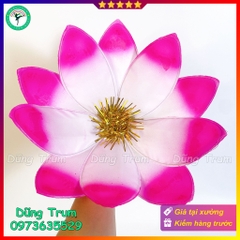 Hoa giả múa văn nghệ 10 cánh hồng trắng chất liệu nan sắt vẽ kim tuyến