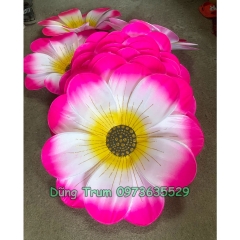 Hoa hồng 3D múa biểu diễn chất liệu nan sắt đàn hồi có chun cầm dưới đế hoa