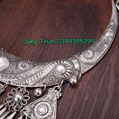 Kiềng cổ dân tộc hầu đồng, vòng cổ dài cổ điển biểu diễn DT009