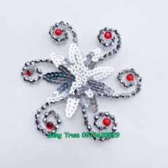 Cài đầu kim xa họa tiết hoa kết hợp dây cườm biểu diễn cực đẹp