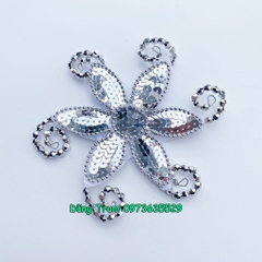 Cài đầu kim xa họa tiết hoa kết hợp dây cườm biểu diễn cực đẹp