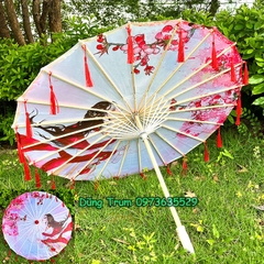 Ô Cổ Trang gắn tua rua chất liệu vải lụa đẹp, dù cổ trang biểu diễn trang trí