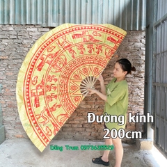 Quạt đại trống đồng họa tiết in màu sắc đỏ vàng, quạt múa trống đồng cỡ lớn