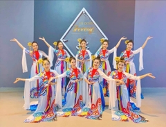 Trang phục Hằng Nga họa tiết vân mây sắc màu siêu đẹp