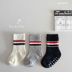 DOUKU - SET 3 ĐÔI TẤT CHỐNG TRƠN SIZE 1-2Y