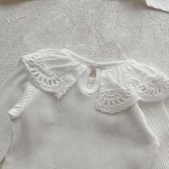 JS Áo trắng thun tăm cổ viền bèo(66-80)