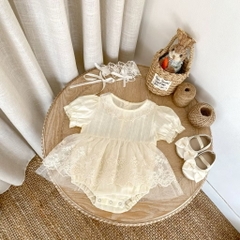 JS - Body váy kem tay bồng cổ bèo ren(66-80)