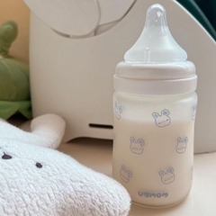 UBMOM - BÌNH SỮA THỦY TINH PHỦ SILICONE