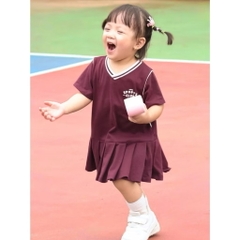 OBEBI - Váy tennis xếp ly cổ V(66-110)