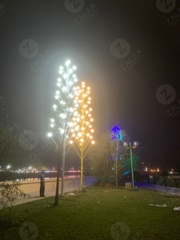 Cột Đèn Trang Trí Kiểu Dáng Cây Thông Cao 10M Với 45 Tay Đèn Quả Cầu D250