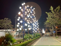 Cột đèn trang trí cao 5m nhiều bóng led kiểu dáng cây thông