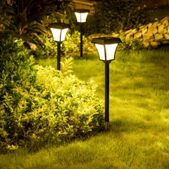 Đèn Cắm Cỏ sử dụng Năng Lượng Mặt Trời chiếu sáng Bãi Cỏ, Gốc Cây Sân Vườn