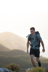 Áo thun hiking vải tổng hợp tái chế MH100 cho nam