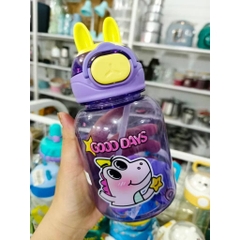 Bình nước có ống hút