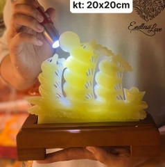 Tác phẩm Thuận buồm xuôi gió (KT 20 x 20cm)