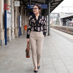 25124 - Áo Sơ Mi In Họa Tiết Cổ Bâu Chữ V Thêu Hoa Phối Nút Kiểu