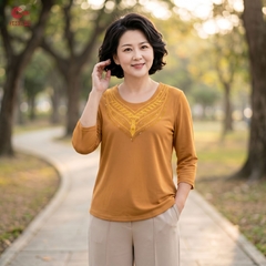 26030 - Áo Cổ Tròn Tay Lỡ Thêu Họa Tiết Hoa Văn Phối Đá Thủy Tinh