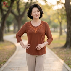 26030 - Áo Cổ Tròn Tay Lỡ Thêu Họa Tiết Hoa Văn Phối Đá Thủy Tinh