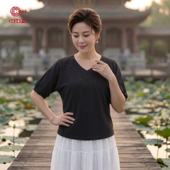 26247 - Áo Tay Ngắn Kiểu Cánh Dơi Thêu Phối Đá Chữ V