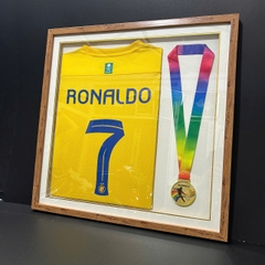 Khung Áo Đấu Kèm Huy Chương Ronaldo 7 Al Nassr
