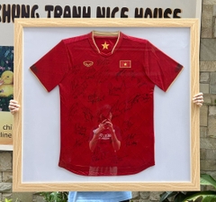 Khung Áo Đỏ Viền Gỗ