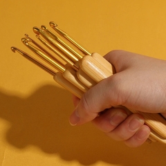 Kim móc cán gỗ màu vàng