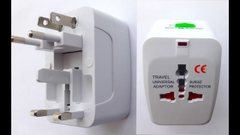 Universal Travel Plug Adapter (Universāls Ceļojuma Spraudņa Adapteris)