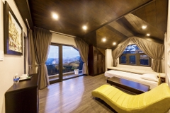 WHITE VILLA