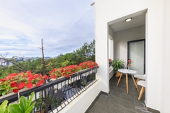 WHITE VILLA