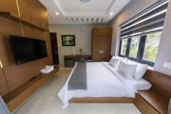 WHITE VILLA