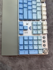AULA F2088AIR (3916) BÀN PHÍM CƠ GAMING 3 MODE (Phiên bản màu Trắng + xanh dương gradient/ Brown Switch)