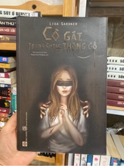 Cô Gái Trong Thùng Gỗ