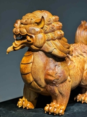 Tượng Nghê phong thủy gỗ hương ta