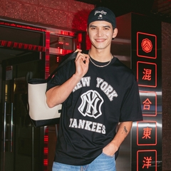 ÁO THUN MLB VARSITY GRAPHIC OVERFIT T-SHIRT BOSTON XÁM - 3ATSV0233-43MGL