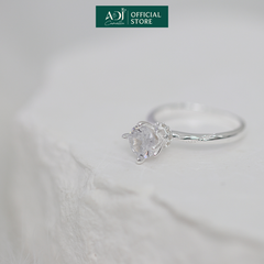 Nhẫn Bạc Nữ ADJ 4 Chấu Cánh Sen Trụ Tròn Nạm Đá Viên Chủ Lấp Lánh Sang Trọng