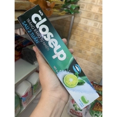 KEM ĐÁNH RĂNG CLOSEUP MUỐI BIỂN TUÝP 180G TRẮNG RĂNG TỰ NHIÊN